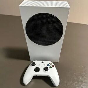 SELLING XBOX SERIES S